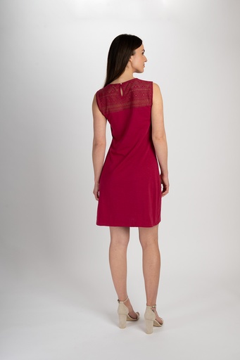 Kurzes Kleid mit Spitzendetails