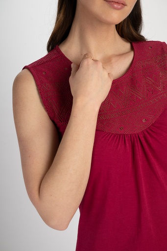 Kurzes Kleid mit Spitzendetails