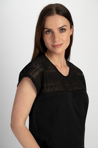 Kurzes Kleid mit Spitzendetails